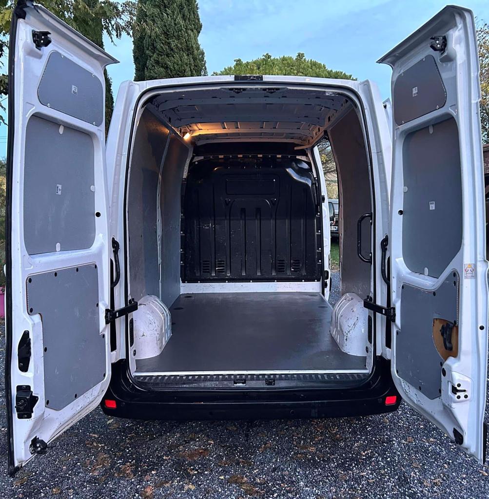 Renault Master TRAC F3500 L2H2 DCI 135 GRAND CONFORT utilitaire, blanc, 8 cv, 4 portes - Imagen 4