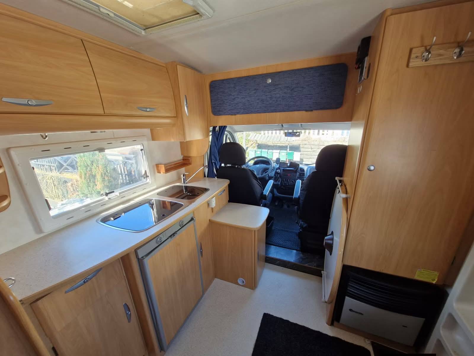 Chausson Welcome 50 2004 – 168.000 km – 2 plazas – Económica – Autocaravana compacta - Imagen 3